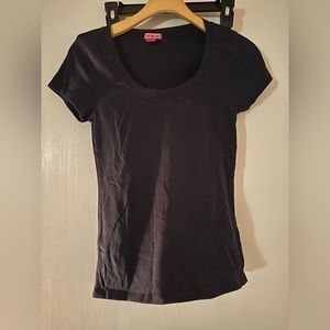 black t-shirt